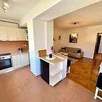 Modern & Complete 2bdr With Free Parking
