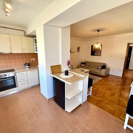 Modern & Complete 2bdr With Free Parking