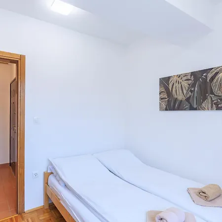 Modern & Complete 2bdr With Free Parking 아파트 사라예보