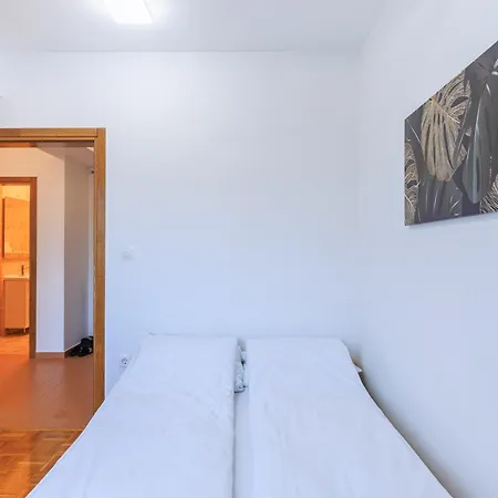 Modern & Complete 2bdr With Free Parking 사라예보