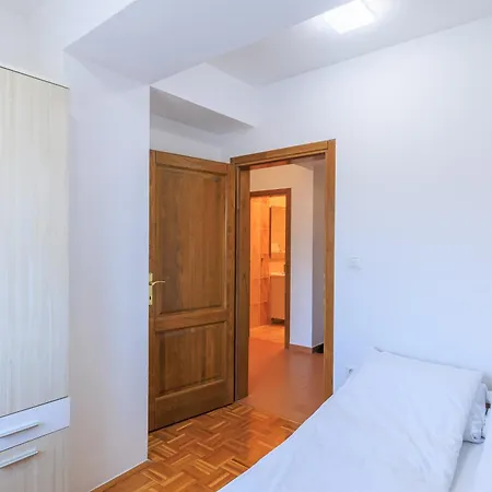 아파트 Modern & Complete 2bdr With Free Parking 사라예보
