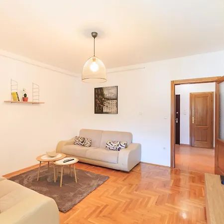 Modern & Complete 2bdr With Free Parking *