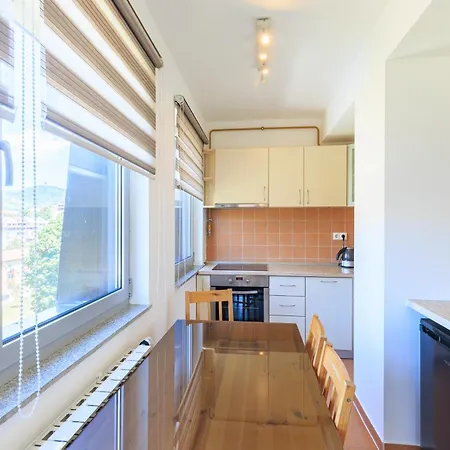 Modern & Complete 2bdr With Free Parking *
