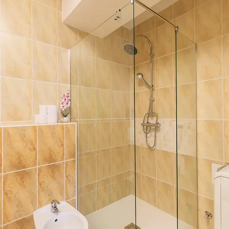 Modern & Complete 2bdr With Free Parking 아파트 *